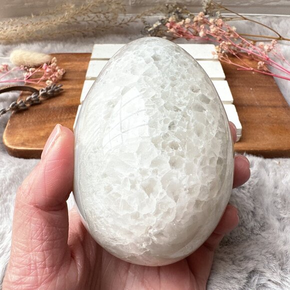 Gorgeous Agate Egg with Druzy - Picture 4 of 9